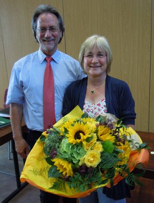 Bild unten: Erste Stadträtin Heidi Deeken-Schiller mit dem ebenfalls neuen Stadtverordnetenvorsteher Dieter Hagner